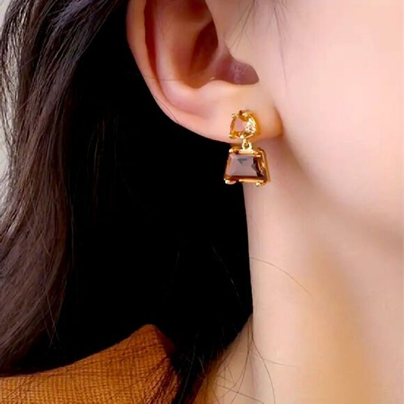 ✨🆕✨🔅 Elegant Classic Brown Crystal Stud Earrings🔅✨ - Picture 1 of 9